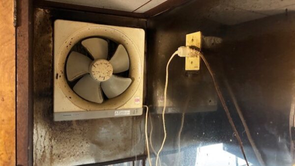 台所の換気扇交換工事